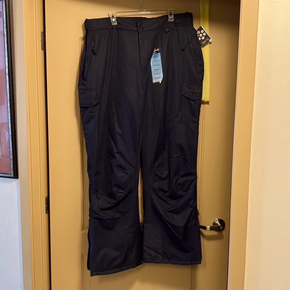 NWT Skigear Snow Pant Men XX-Large (44-46W, 34” inseam). Cargo pant. Blue night